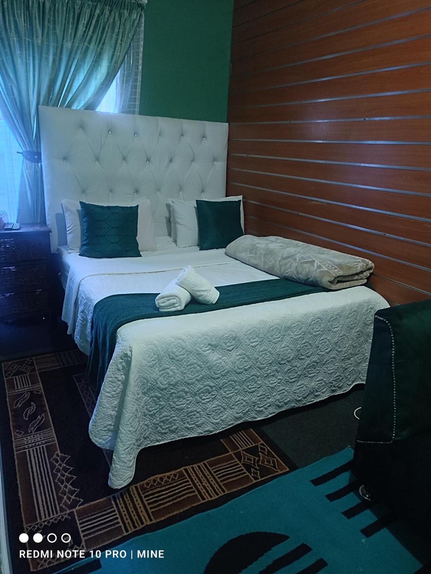 The Croc Guest House Springs  Exterior foto